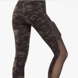 Fabletics On-The-Go PowerHold High-Waisted Legging Charcoal Camo Side Mesh Sz M